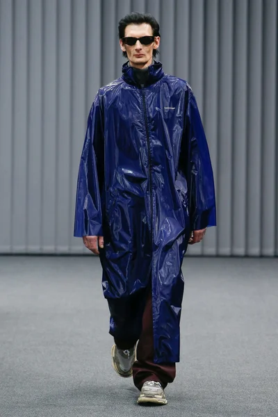 Look 11